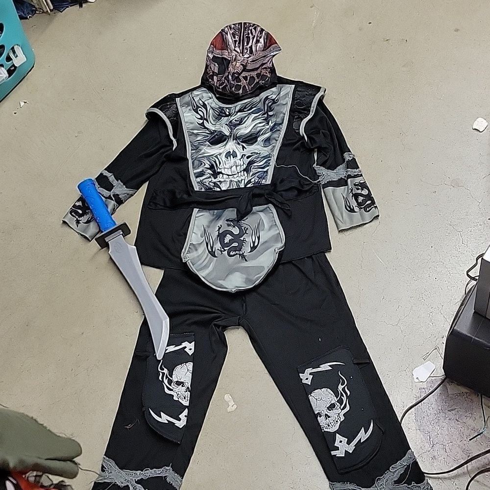 ‎Skeleton  Ninja- Kids size small 4-6